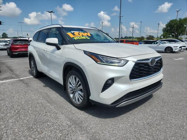 used 2021 Toyota Highlander car, priced at $36,552