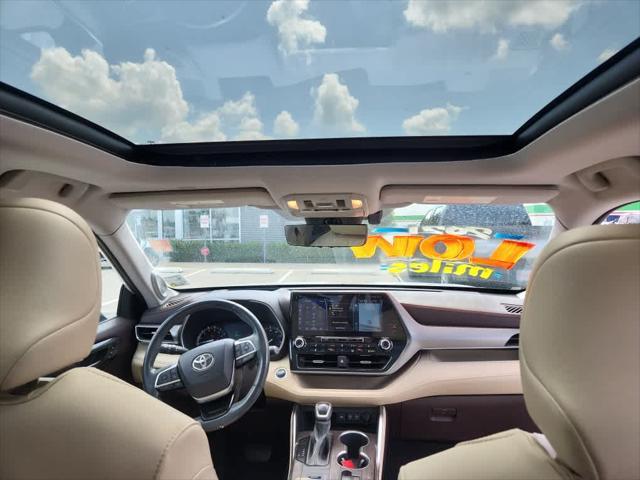 used 2021 Toyota Highlander car, priced at $36,552