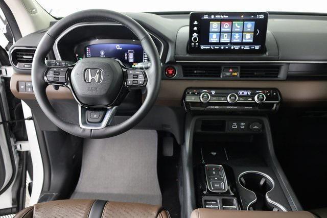 new 2025 Honda Pilot car, priced at $54,930