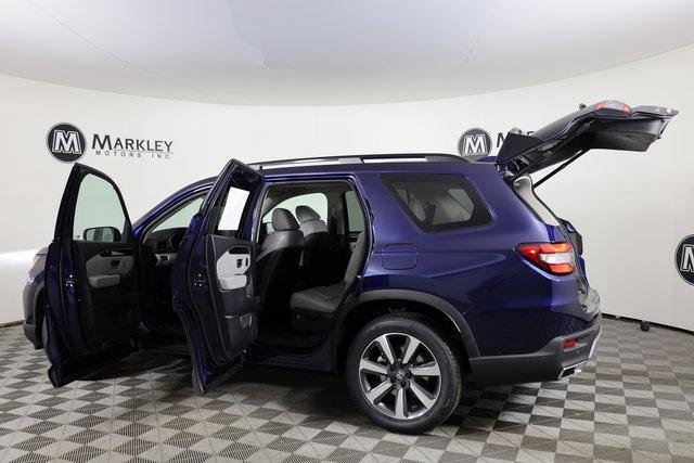 new 2025 Honda Pilot car, priced at $53,800