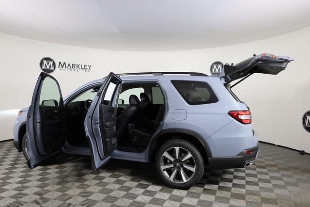 new 2025 Honda Pilot car, priced at $54,985