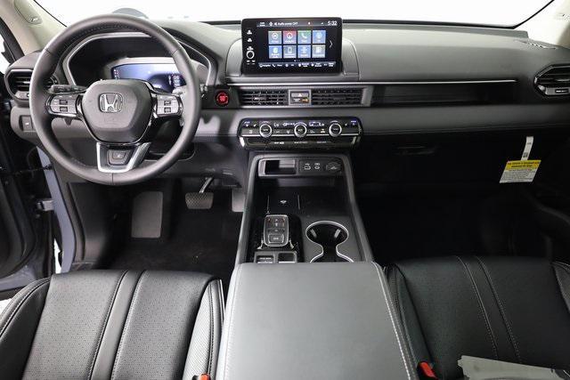 new 2025 Honda Pilot car, priced at $54,985