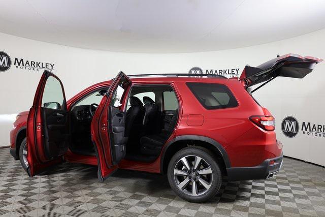 new 2025 Honda Pilot car, priced at $54,985