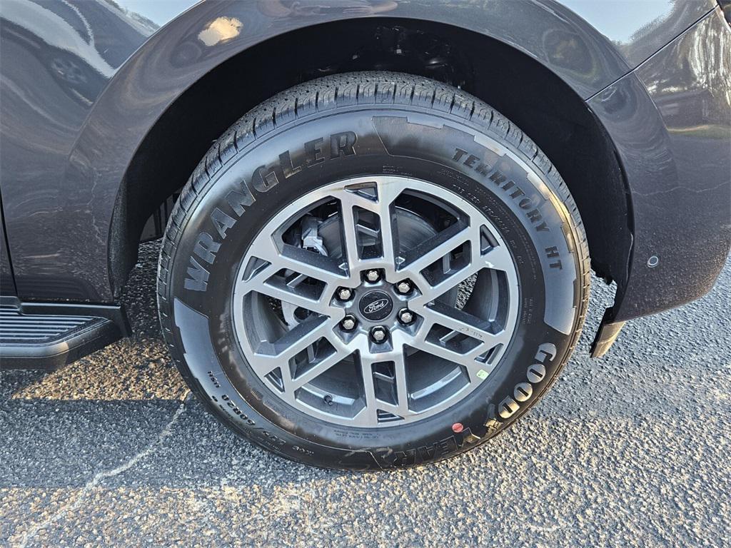 new 2025 Ford Expedition car, priced at $70,000