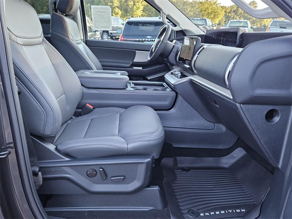 new 2025 Ford Expedition car, priced at $70,000