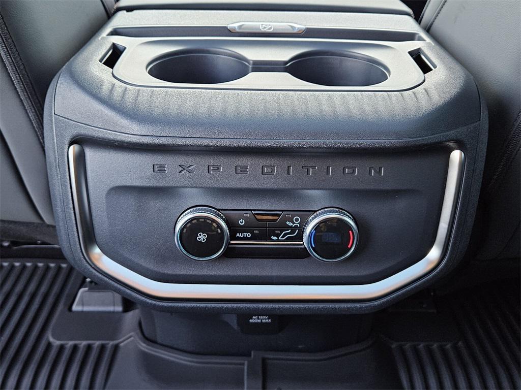 new 2025 Ford Expedition car, priced at $70,000