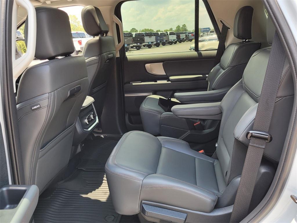 new 2025 Ford Expedition car, priced at $67,889