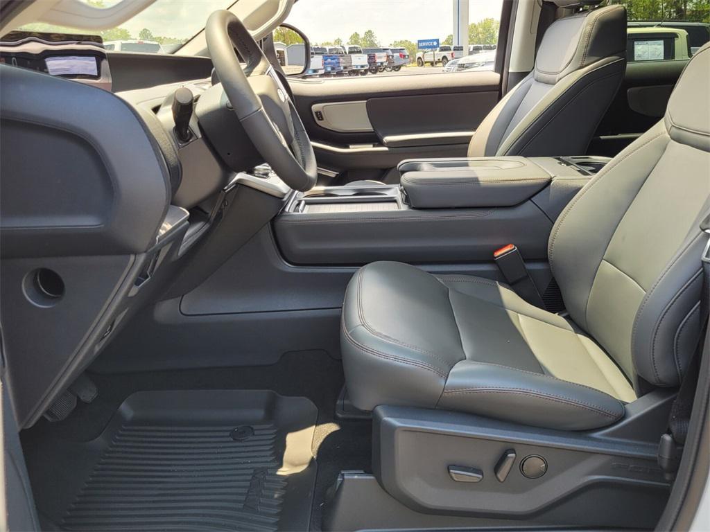 new 2025 Ford Expedition car, priced at $67,889