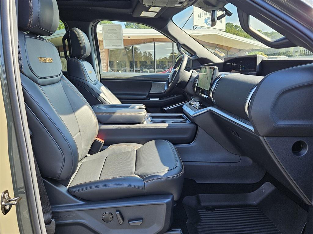 new 2025 Ford Expedition car, priced at $84,290