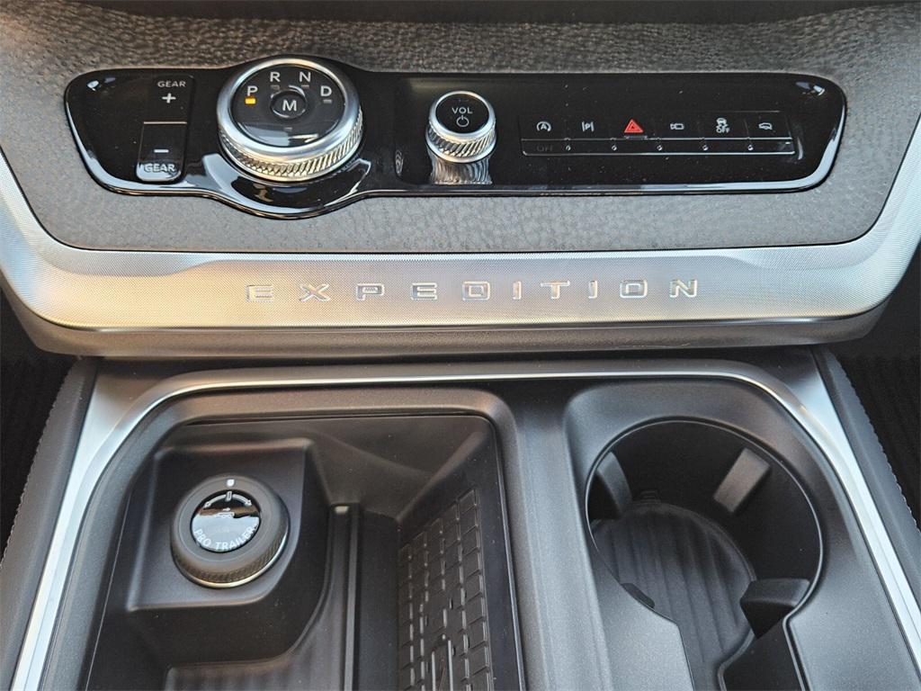 new 2025 Ford Expedition car, priced at $84,290