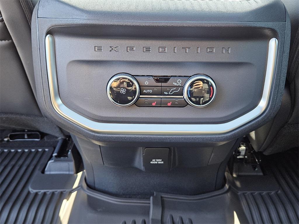 new 2025 Ford Expedition car, priced at $84,290