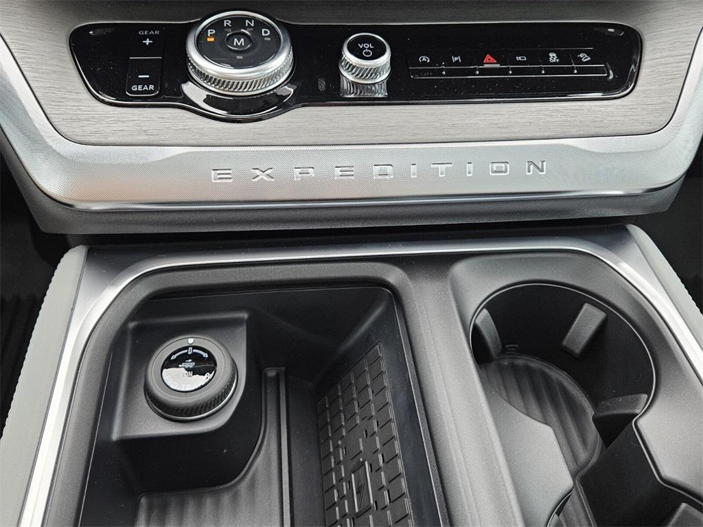 new 2025 Ford Expedition car, priced at $82,155