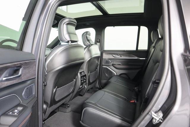new 2025 Jeep Grand Cherokee car, priced at $58,092