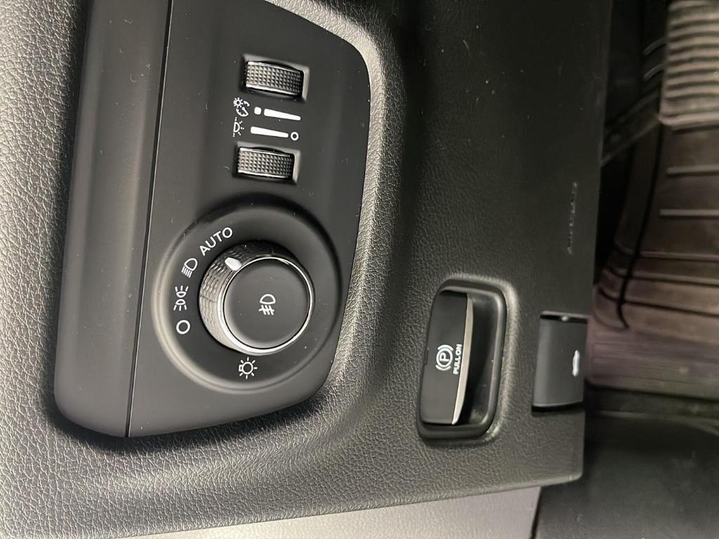 used 2022 Jeep Grand Cherokee car, priced at $34,995