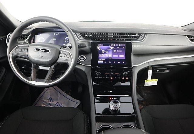 new 2025 Jeep Grand Cherokee car, priced at $35,795