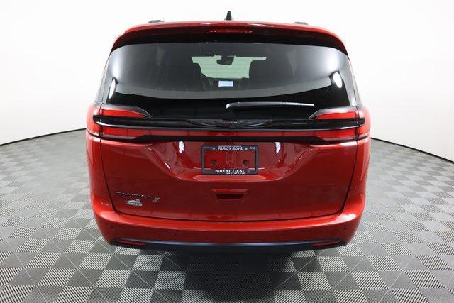 new 2024 Chrysler Pacifica car, priced at $40,995