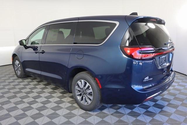 new 2025 Chrysler Pacifica Hybrid car, priced at $39,525