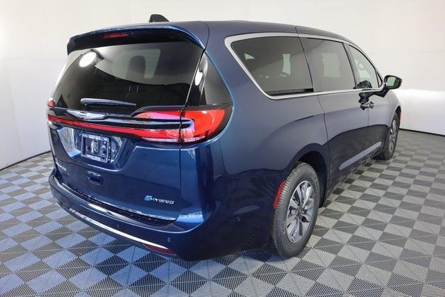 new 2025 Chrysler Pacifica Hybrid car, priced at $39,525