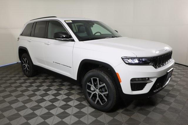 new 2025 Jeep Grand Cherokee car, priced at $42,332