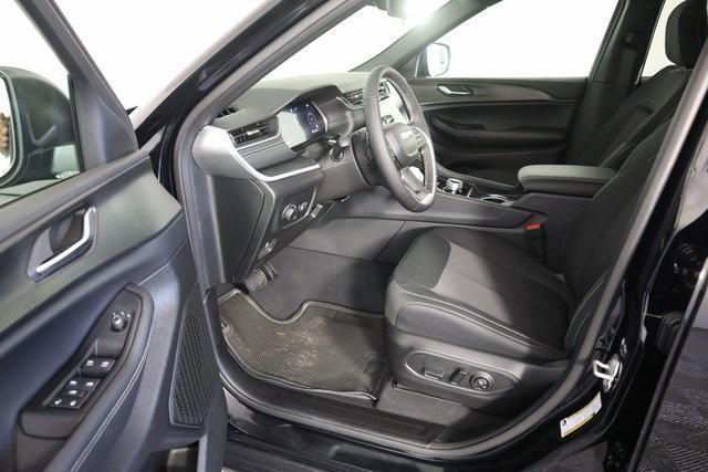 new 2025 Jeep Grand Cherokee car, priced at $34,627