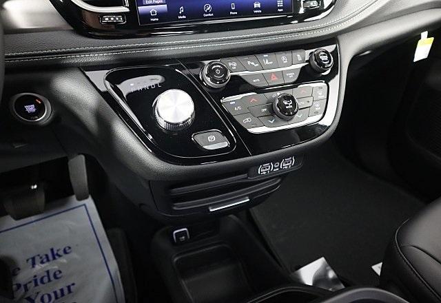 new 2025 Chrysler Pacifica car, priced at $43,046