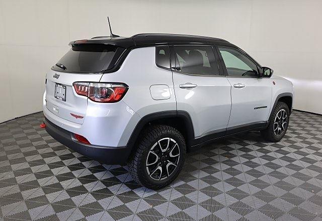 new 2025 Jeep Compass car, priced at $31,995