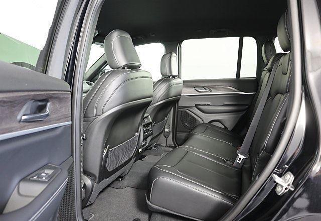 new 2025 Jeep Grand Cherokee car, priced at $41,370