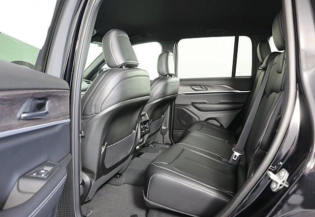 new 2025 Jeep Grand Cherokee car, priced at $40,370