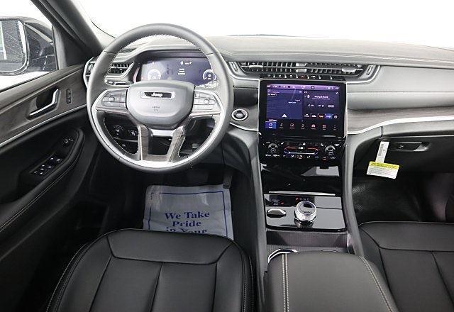 new 2025 Jeep Grand Cherokee car, priced at $41,370