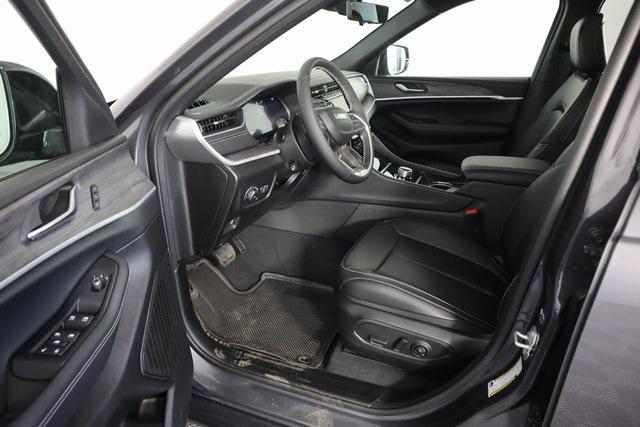 new 2025 Jeep Grand Cherokee car, priced at $50,937