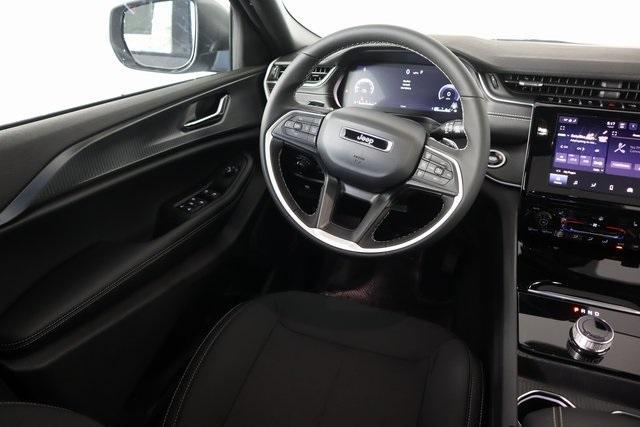 new 2025 Jeep Grand Cherokee car, priced at $38,127