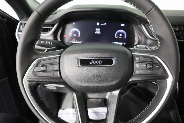 new 2025 Jeep Grand Cherokee car, priced at $37,182