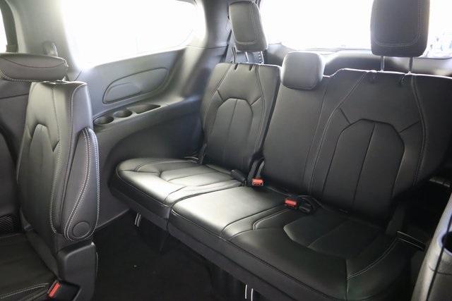 new 2025 Chrysler Pacifica car, priced at $45,202
