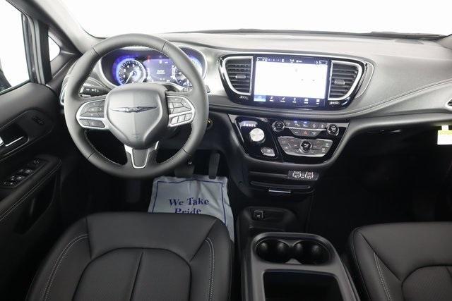 new 2025 Chrysler Pacifica car, priced at $45,202
