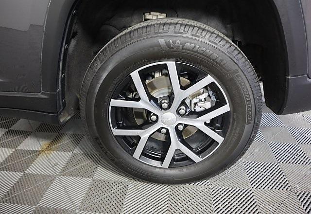 used 2025 Jeep Grand Cherokee car, priced at $34,995