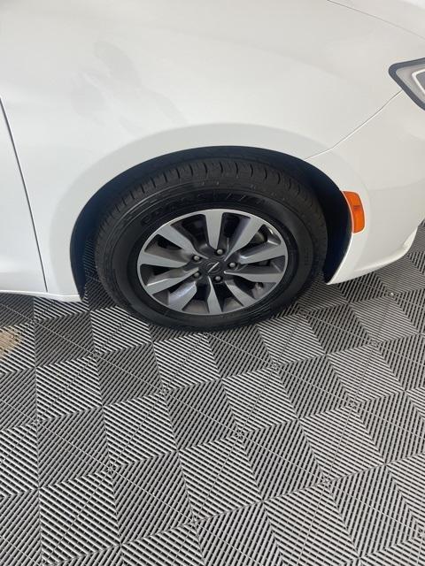 used 2021 Chrysler Pacifica car, priced at $17,995