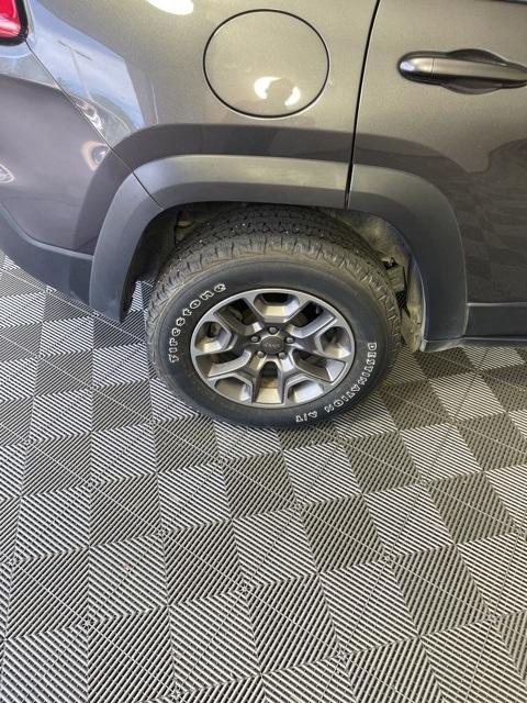 used 2020 Jeep Cherokee car, priced at $23,995