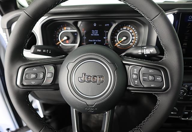 new 2025 Jeep Gladiator car, priced at $43,273