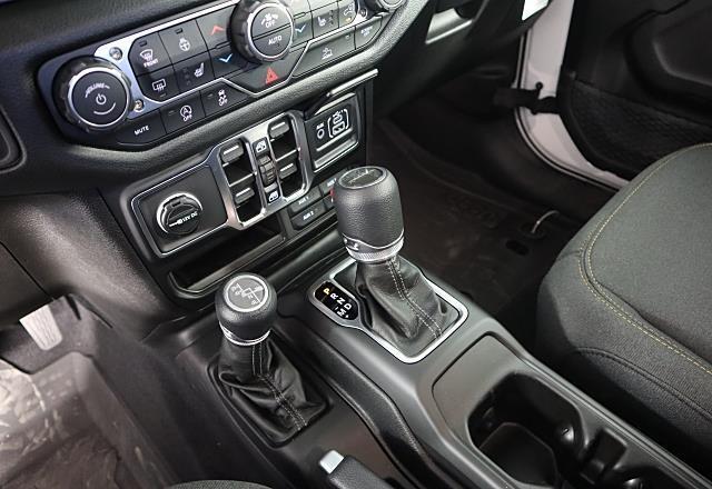 new 2025 Jeep Gladiator car, priced at $43,273