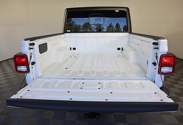 new 2025 Jeep Gladiator car, priced at $43,273