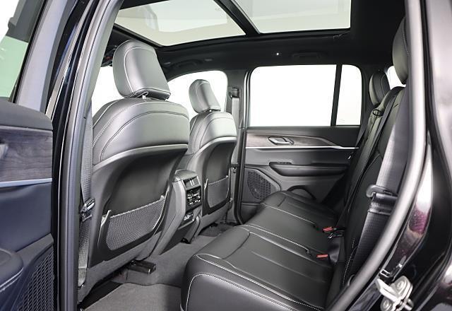 new 2025 Jeep Grand Cherokee car, priced at $48,261