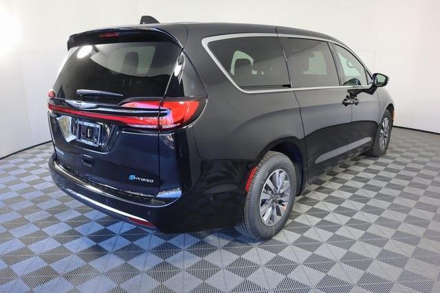 new 2025 Chrysler Pacifica Hybrid car, priced at $39,530