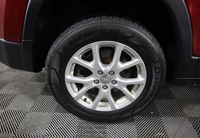 used 2015 Jeep Cherokee car, priced at $12,695