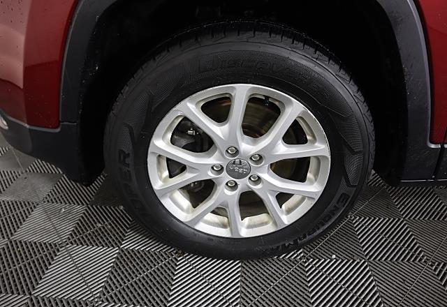 used 2015 Jeep Cherokee car, priced at $12,695