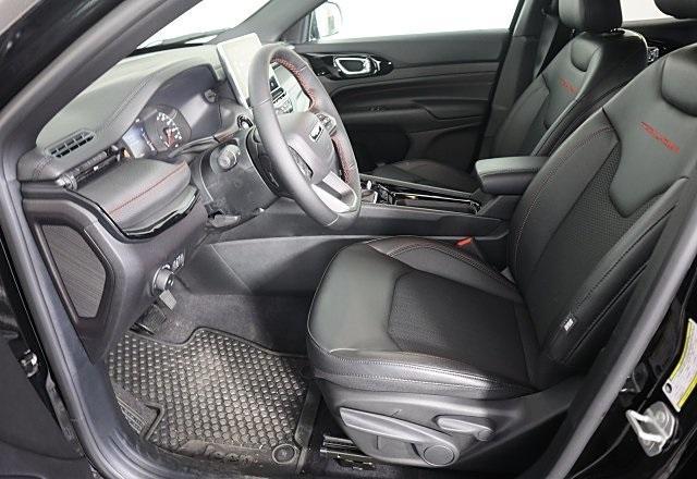 new 2025 Jeep Compass car, priced at $30,995