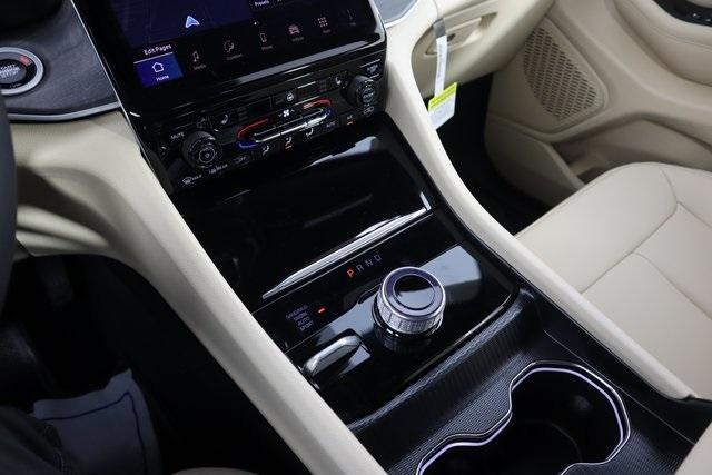 new 2025 Jeep Grand Cherokee car, priced at $42,104