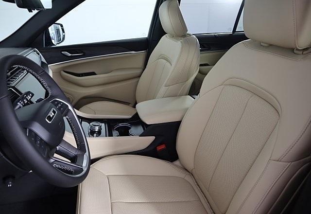new 2025 Jeep Grand Cherokee car, priced at $48,038