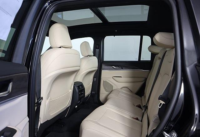 new 2025 Jeep Grand Cherokee car, priced at $48,038