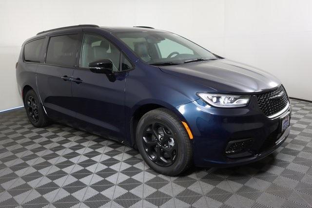 new 2024 Chrysler Pacifica Hybrid car, priced at $44,240