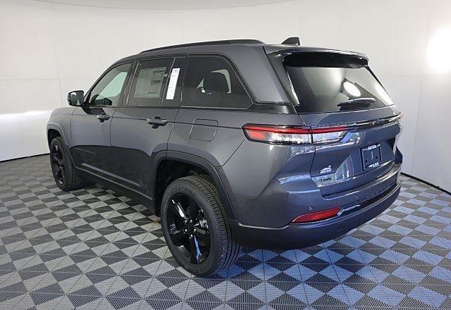 new 2025 Jeep Grand Cherokee car, priced at $44,652